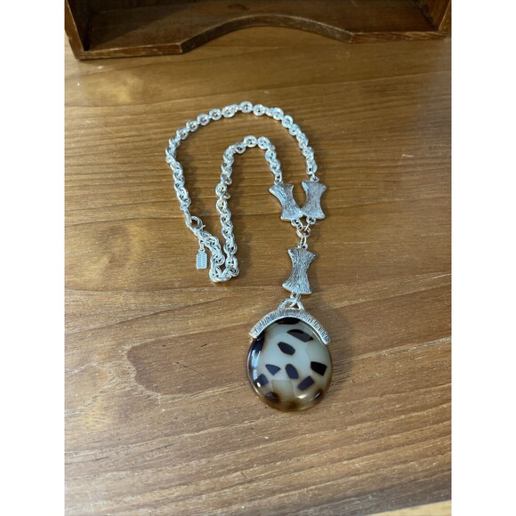 Vintage Rare Diahann Carroll Silver Tone Necklace W Animal Print Pendant 18" - Picture 1 of 6
